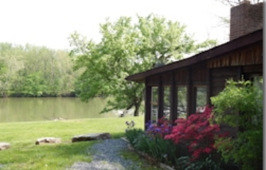 The Country Place Lodging on the Shenandoah River
